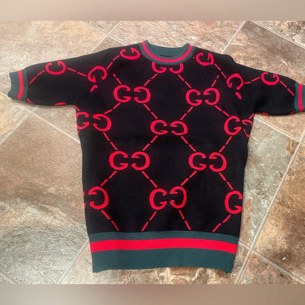 GGee monogram logo sweater shirt top small to match your purse or bag 🔥🔥🔥👑